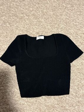 Babaton Black Ribbed Square-Neck Short-Sleeve Crop Top